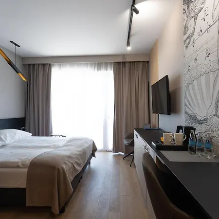 Four Winds Aparthotel 4*