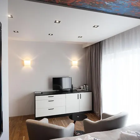 Hotel apartamentowy Four Winds 3*