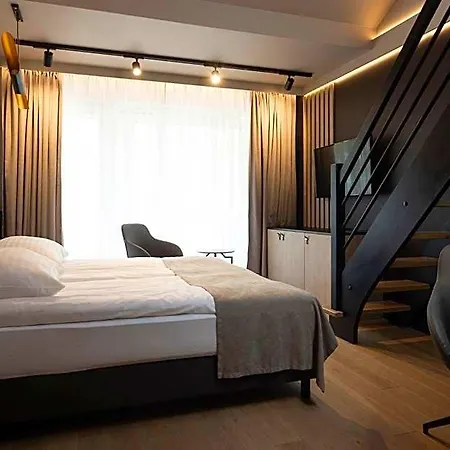 Four Winds מלון דירות 4*
