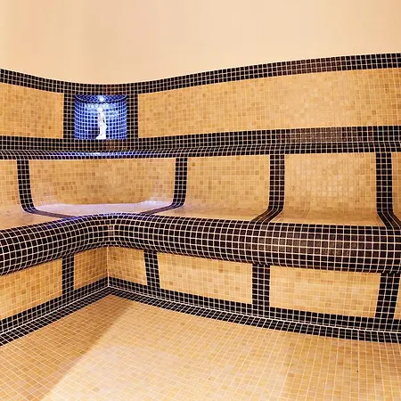 Four Winds Aparthotel